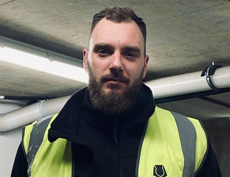 Team talk with Elonas